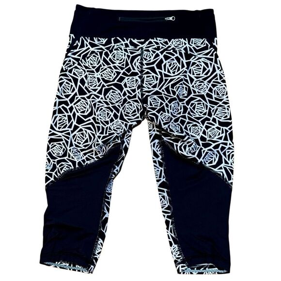 Lululemon Real Quick Crop in Posey Black White / Black - Picture 3 of 5